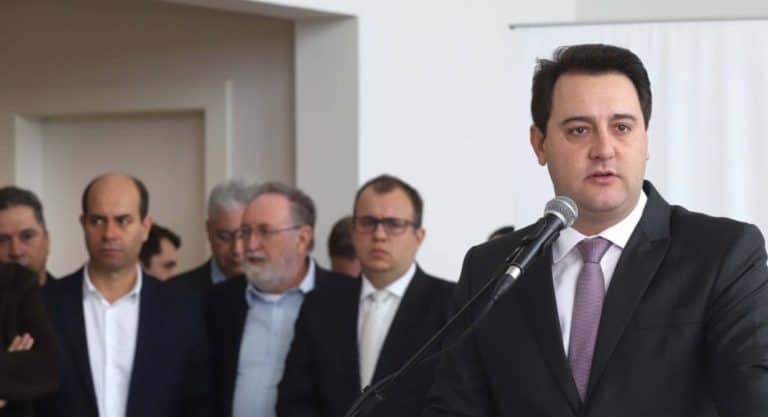 Governador do Paraná anuncia 6 mil vagas em novos concursos públicos Governador do Paraná anuncia 6 mil vagas em novos concursos públicos